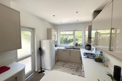 Kitchen/Breakfast Room: