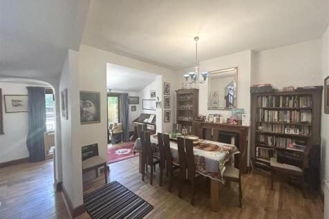 Dining Room: