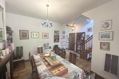 Dining Room: