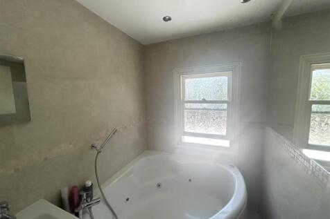 Family Bathroom: