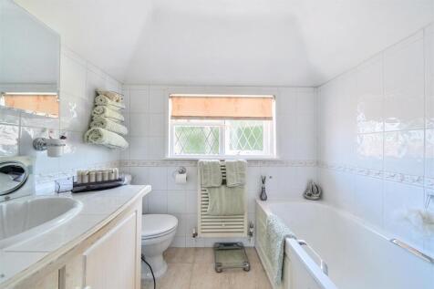 En Suite Bathroom: