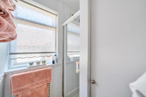 Shower Room:
