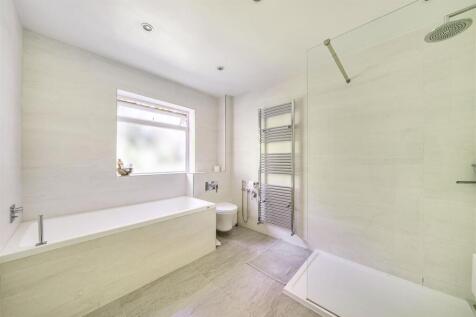 En Suite Bathroom: