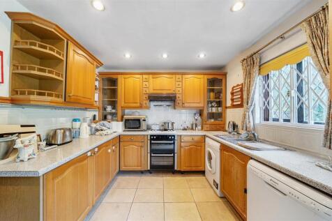 Kitchen/Breakfast Room:
