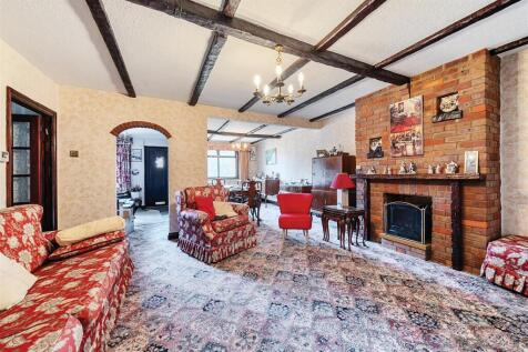 Lounge/Dining Room: