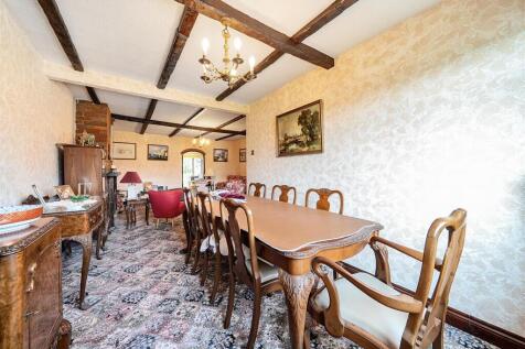 Lounge/Dining Room: