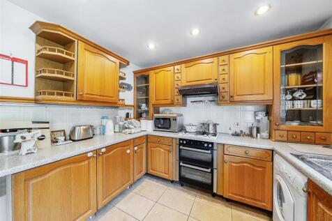 Kitchen/Breakfast Room: