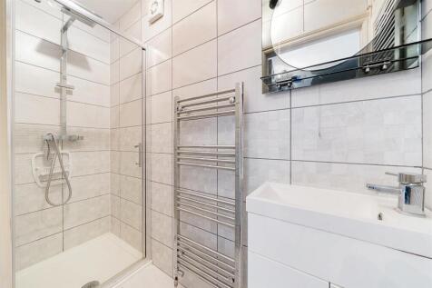 En Suite Shower Room: