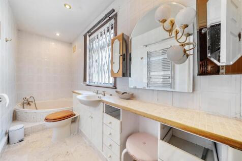 Family Bathroom: