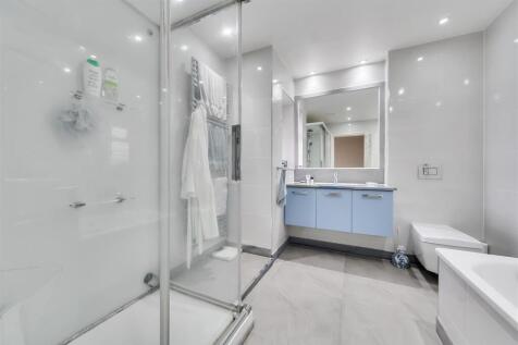Family Bathroom: