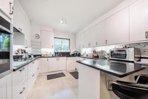 Kitchen/Breakfast Room: