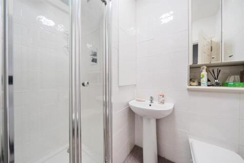 En Suite Shower Room: