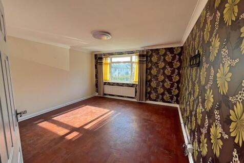 Lounge/Dining Room: