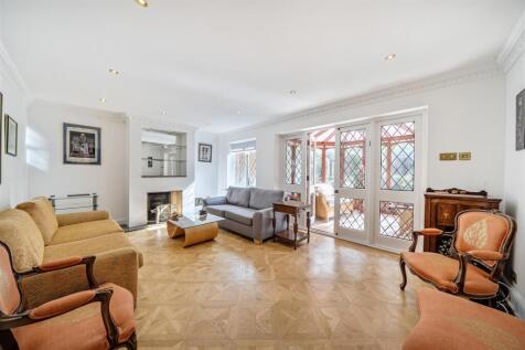 Living Room:
