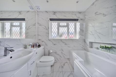 En Suite Bathroom: