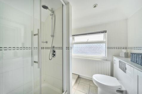 En Suite Shower Room: