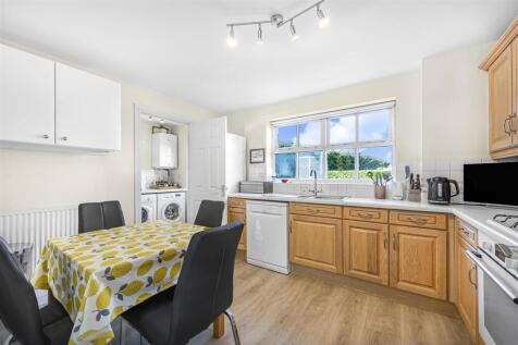 Kitchen/Breakfast Room: