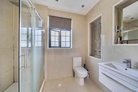 Guest Shower Room: