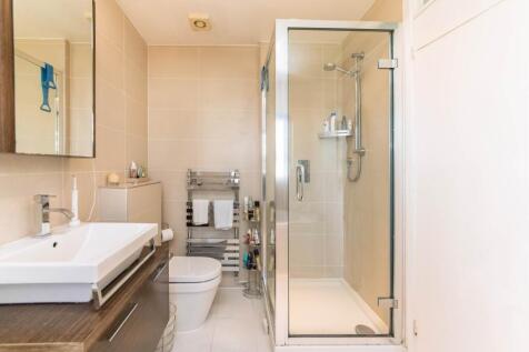 En Suite Shower Room: