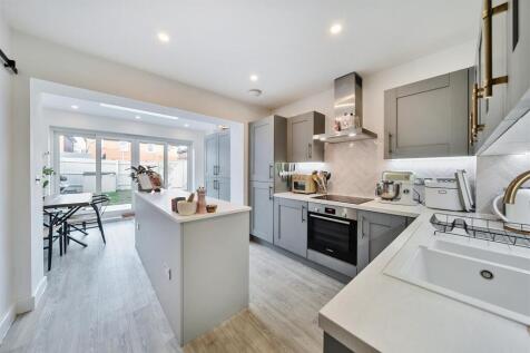 Kitchen/Breakfast Room/Morning Room: