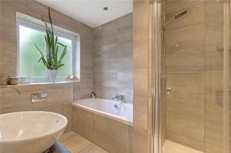 En Suite Bathroom: