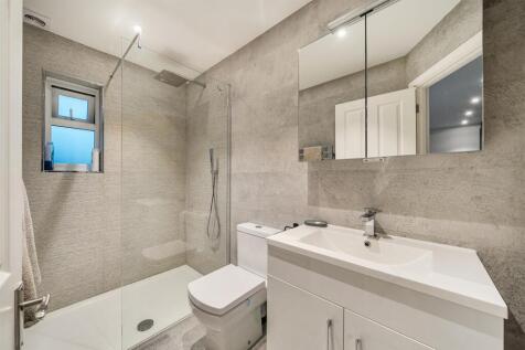 En Suite Shower Room: