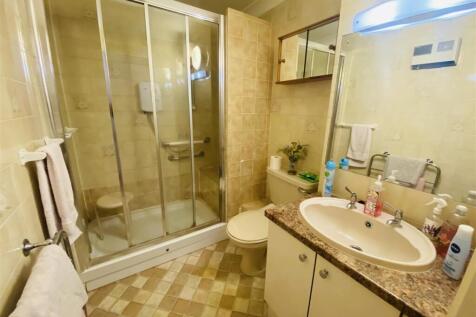 Shower Room: