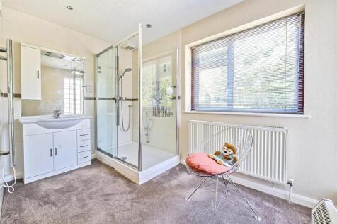 En Suite Shower Room: