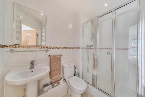 En Suite Shower Room: