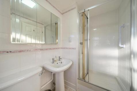 En Suite Shower Room:
