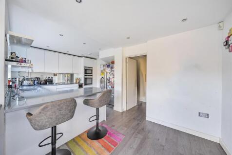 Kitchen/Breakfast Room: