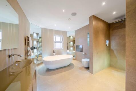 En Suite Bathroom: