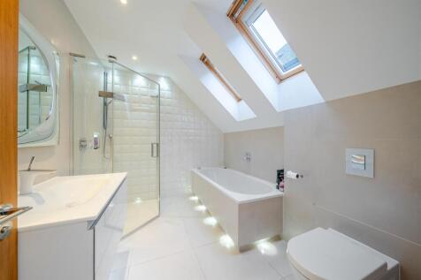 En Suite Bathroom: