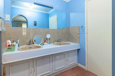 En Suite Shower Room: