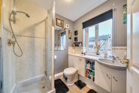 En Suite Shower Room: