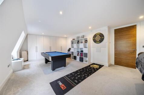 Family Room/Loft Room: