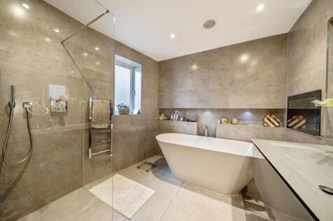En Suite Bathroom: