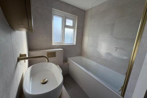 En Suite Bathroom: