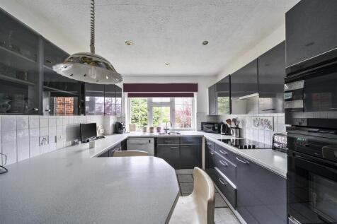 Kitchen/Breakfast Room: