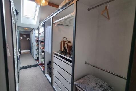 walk in wardrobe