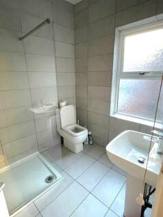 69JR Bathroom.jpg