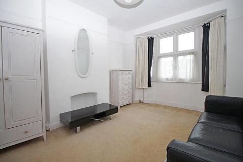 Large 2 Bedroom Flat on South Ealing Road