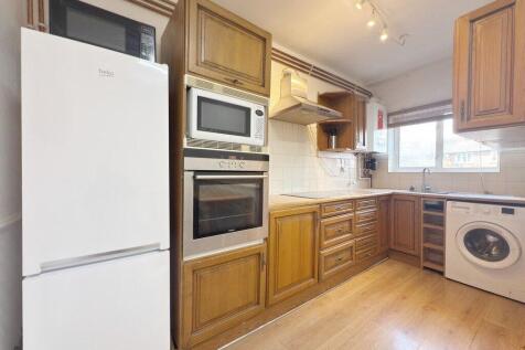 4 Bedroom Flat in Popes Lane