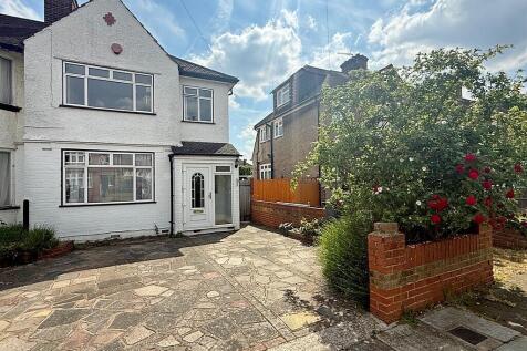 3 Bedroom End Terrace House in Hounslow