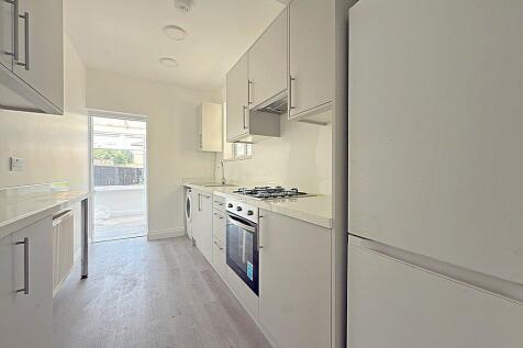 4 Bedroom House in Hounslow