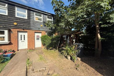 2 Bedroom House for Sale in Isleworth