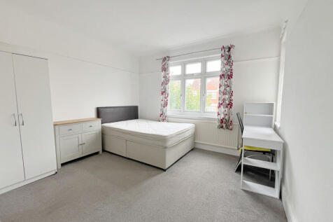 1 bed room to rent Wood Lane, Isleworth TW7