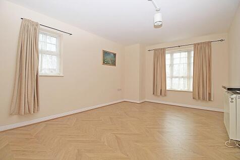 2 bed flat to rent Perkin Close, Hounslow TW3