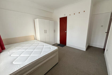 1 bed room - flat share to rent Wood Lane, Islewo