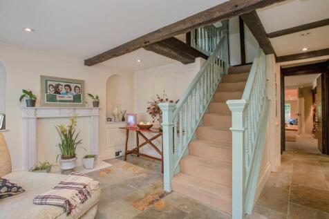 Entrance Hall / Stairs